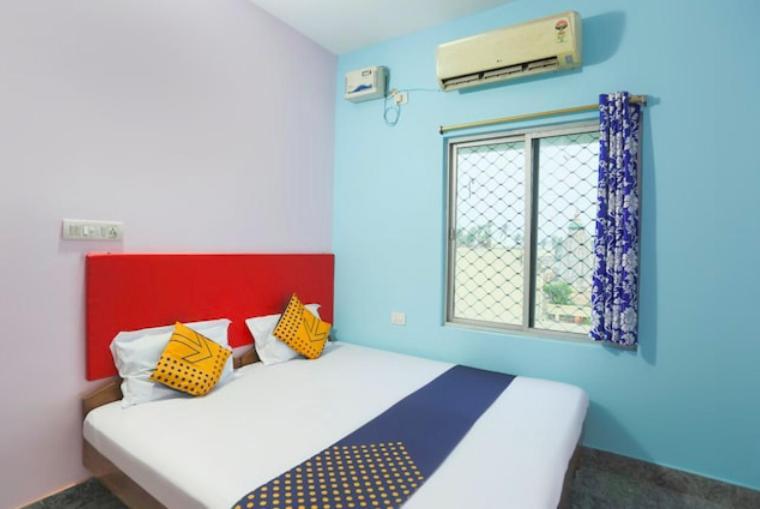 Hotel Alaka Puri Exterior photo